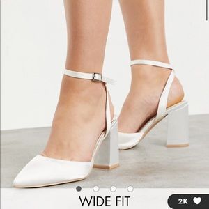NWT Bridal Ivory heels